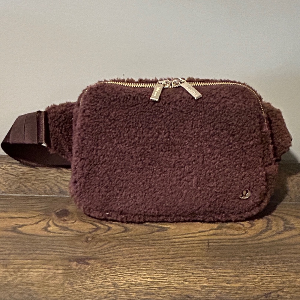 lululemon Everywhere Belt Bag Fleece Brown Large 2L NWT